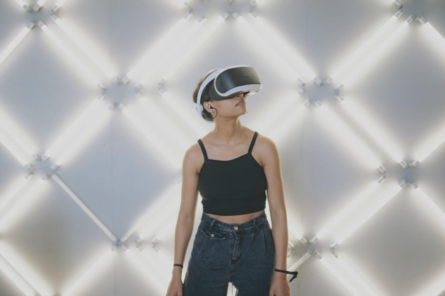 Manager de esports revisando métricas de rendimiento con análisis detallado en pantalla